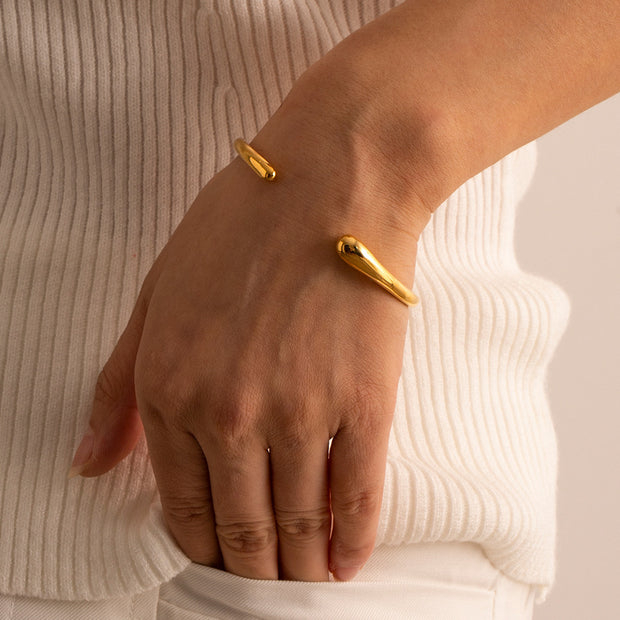 Sleek stainless steel bracelet effortlessly stylish